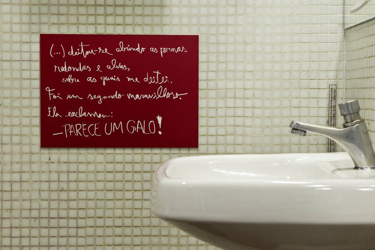 Painel com poemas do  escritor Oswald de Andrade que foi tema de exposição no Museu da Língua Portuguesa, em São Paulo. em 2011