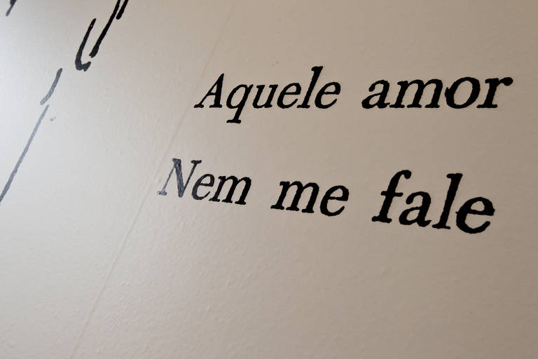 Painel com poemas do  escritor Oswald de Andrade que foi tema de exposição no Museu da Língua Portuguesa, em São Paulo. em 2011