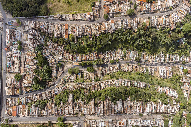 Imagem aérea de 2021 mostra imóveis desocupados no bairro do Pinheiro