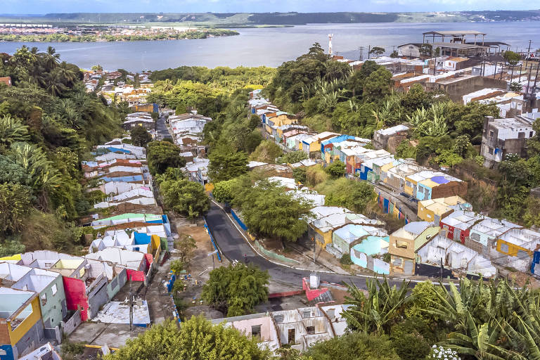 Imagem aérea de 2021 mostra imóveis que ficaram nas proximidades da lagoa Mundaú