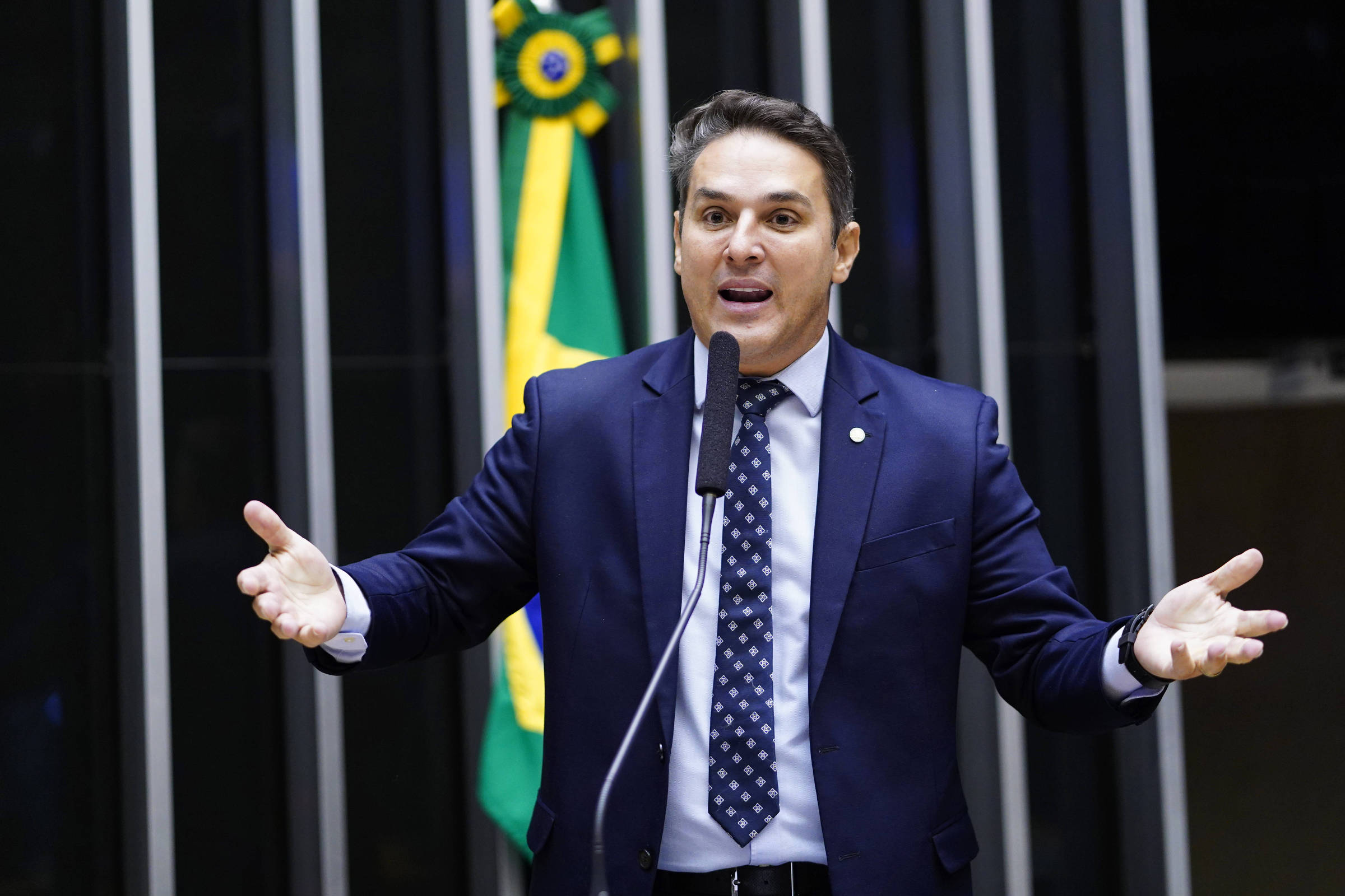 Deputado bolsonarista substituirá Eduardo em comissão