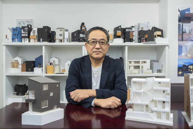 Souichi Kubo, do Arch-Planning Atelier, um escritório de arquitetura de Tóquio, em seu escritório, em 4 de dezembro de 2024