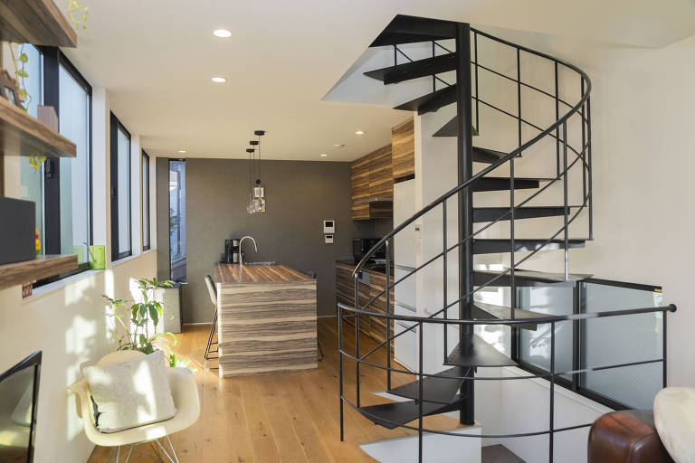 A área da cozinha da casa da família Tashiro em Yokohama, Japão, em 1º de dezembro de 2024