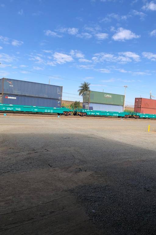 Primeiro trem operado pela Brado com contêineres, em 2019