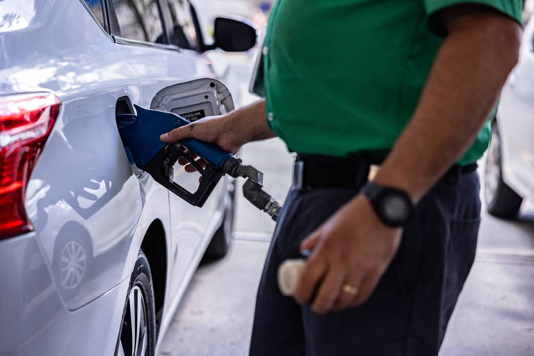 Diesel segue em queda nas bombas, mas repasse de corte da Petrobras é lento