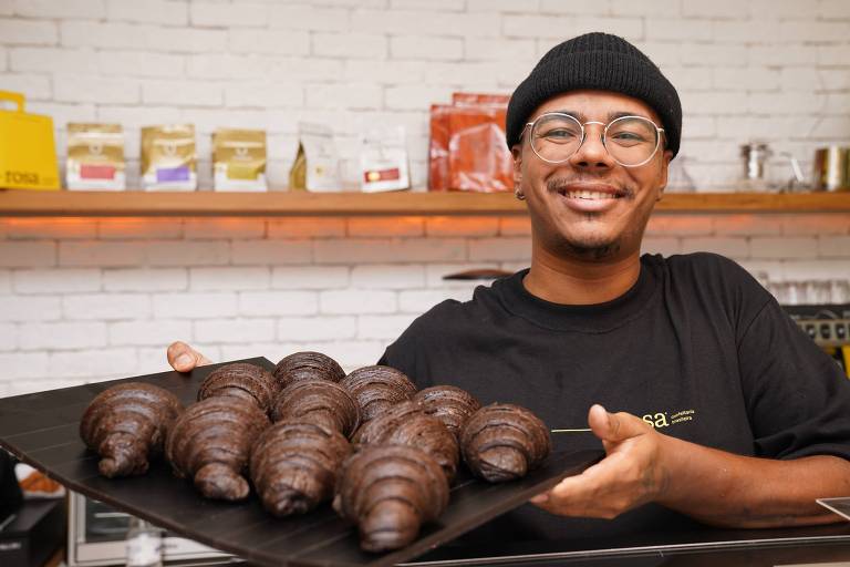 O confeiteiro Matheus Rosa, que participou do MasterChef Confeitaria e abriu uma loja própria no Itaim Bibi