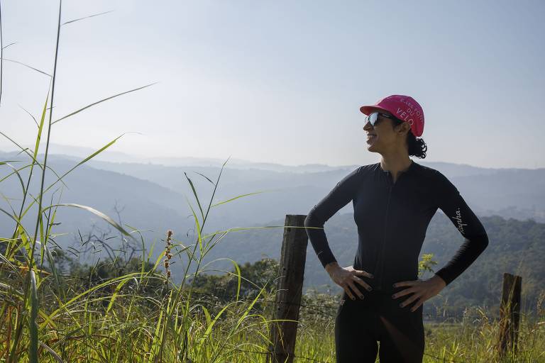 Erika Sallum no seu aniversário de 44 anos, durante pedalada na Serra da Cantareira (SP)