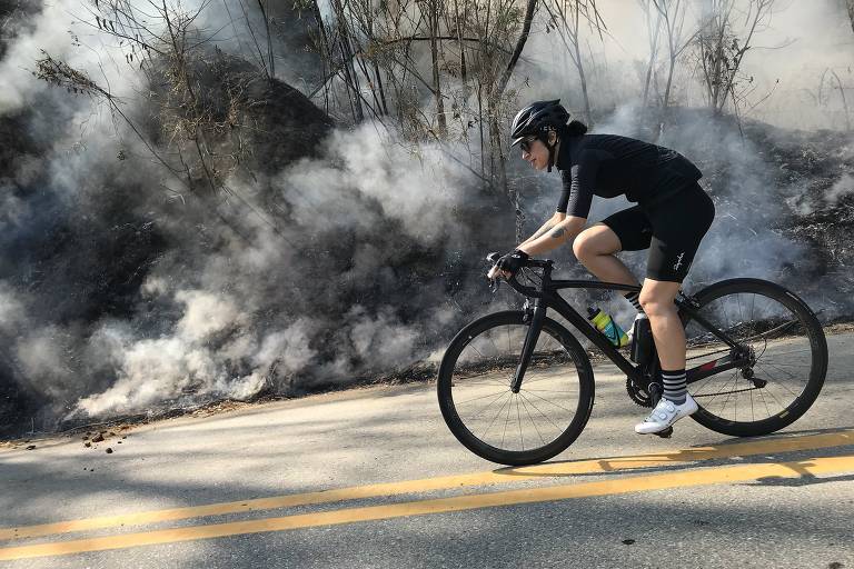 Erika Sallum na subida da Serra Velha de Campos do Jordão (SP)