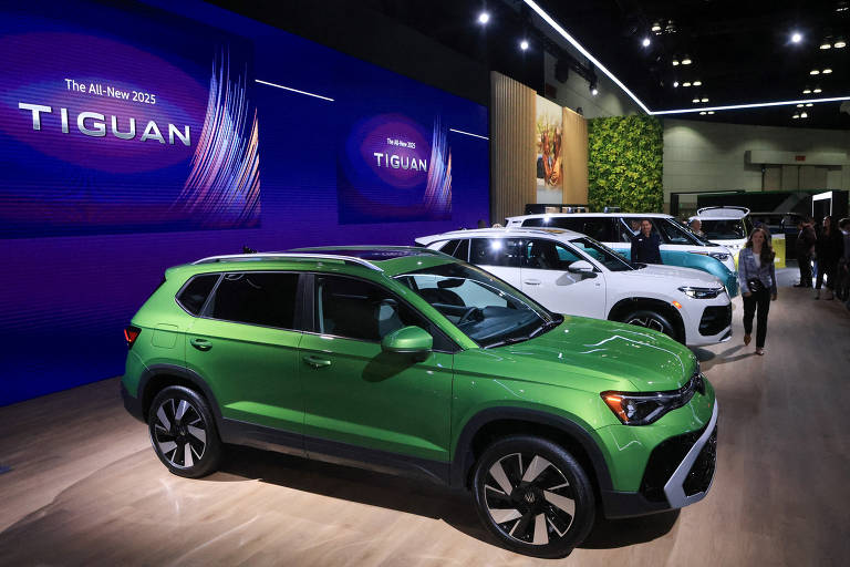 Volkswagen Taos é exibido na edição 2024 do Salão de Los Angeles; modelo renovado está previsto para o mercado brasileiro