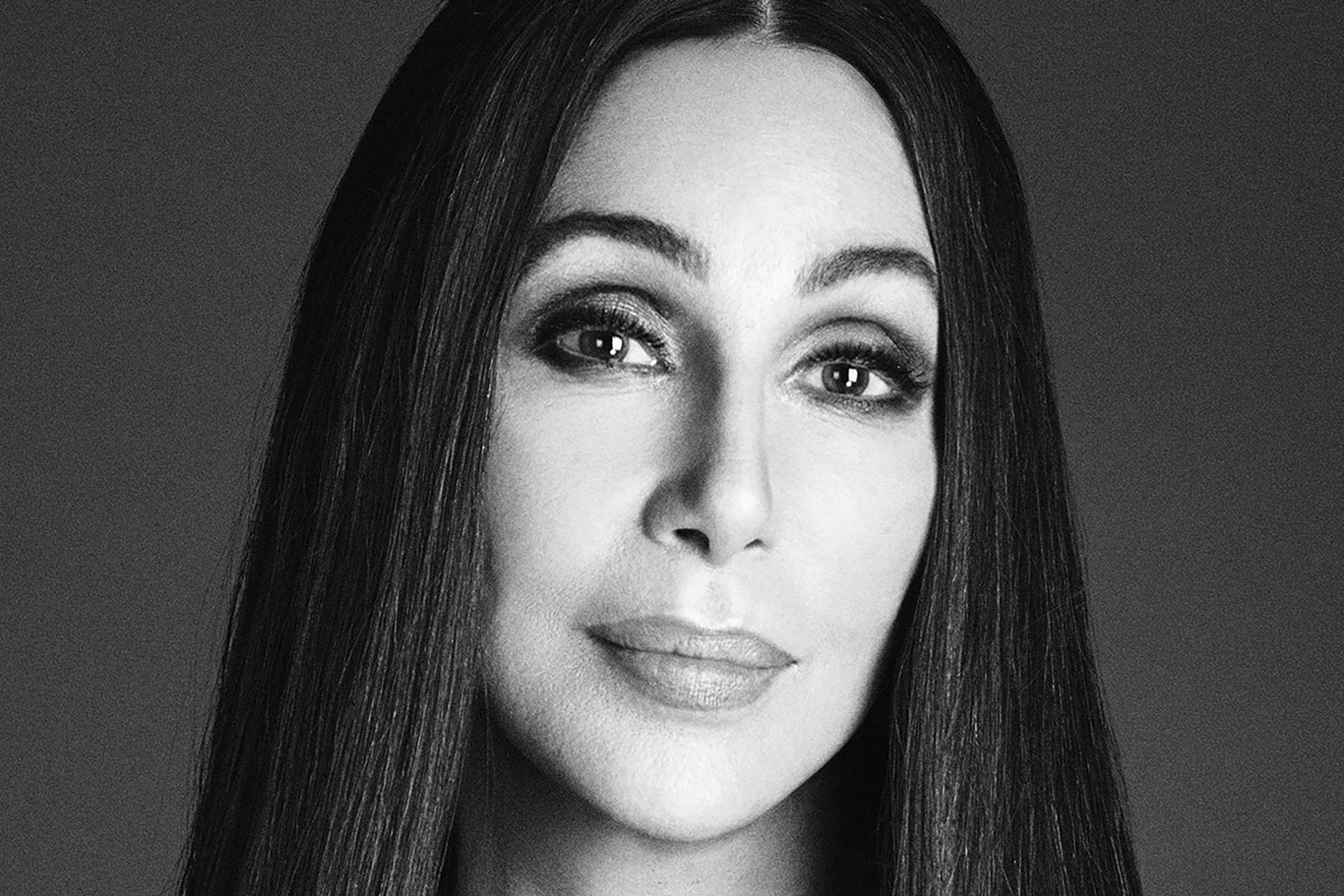 Cher diz que foi convidada para fazer show no Brasil, e está em vias de decidir a data