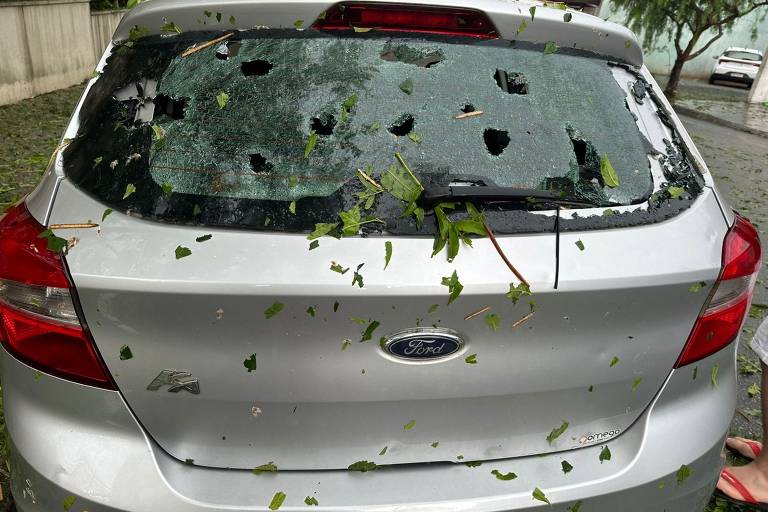Chuva provoca estragos em Cajamar neste domingo (29)