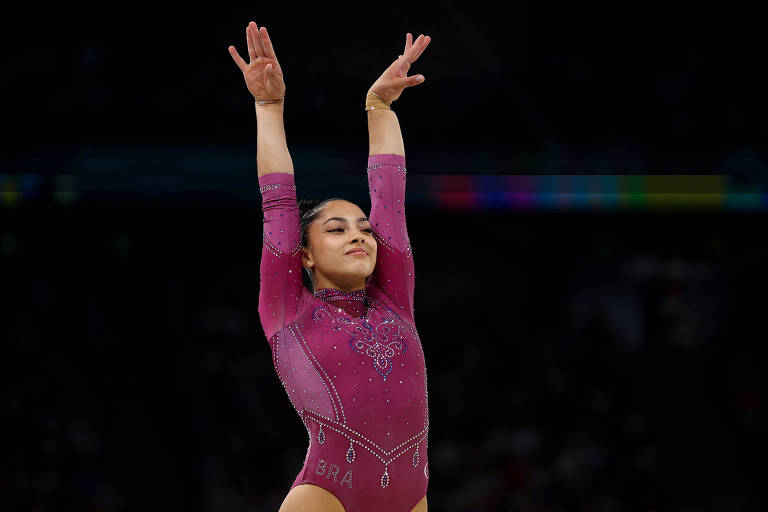 A ginasta Júlia Soares durante performance nos Jogos Olímpicos de 2024, em Paris