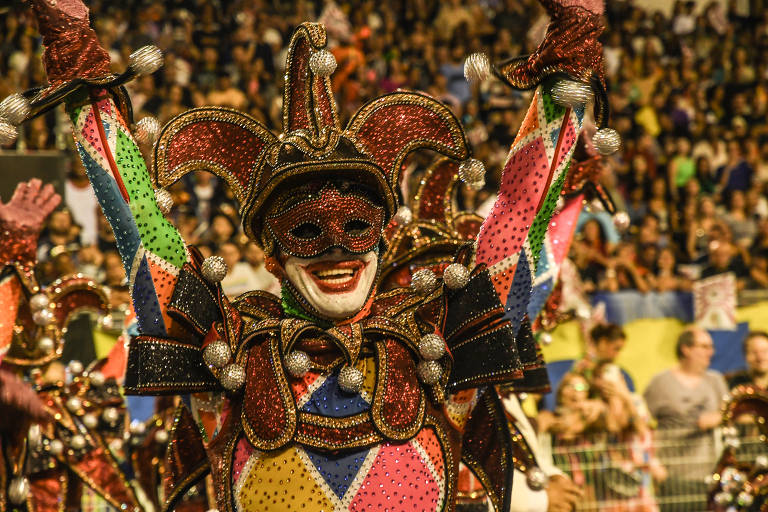 Desfile na escola de samba Mocidade Alegre no Sambódromo do Anhembi, em 2024