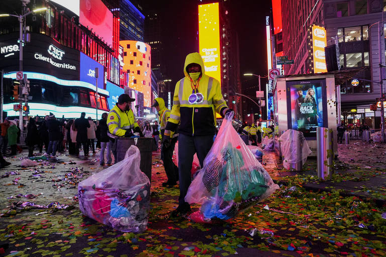 Garis limpam Times Square após festa de Ano-Novo; veja fotos de hoje
