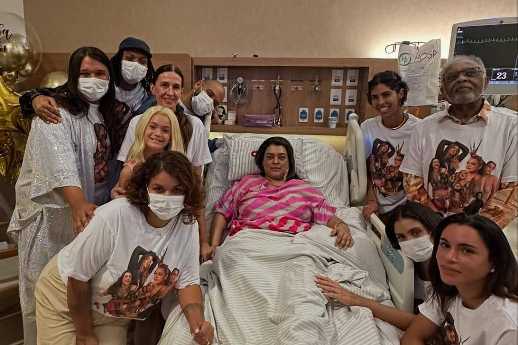 Preta Gil sai da UTI e passa o Ano-Novo em hospital com a família e amigos