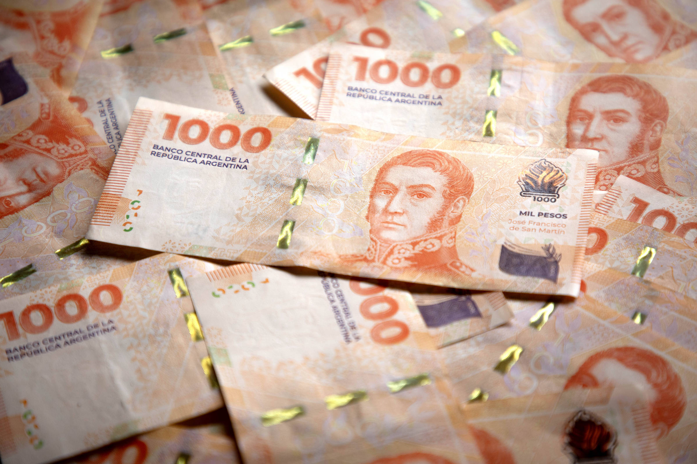 Argentinos vendem peso com aposta em fracasso do resgate dos EUA