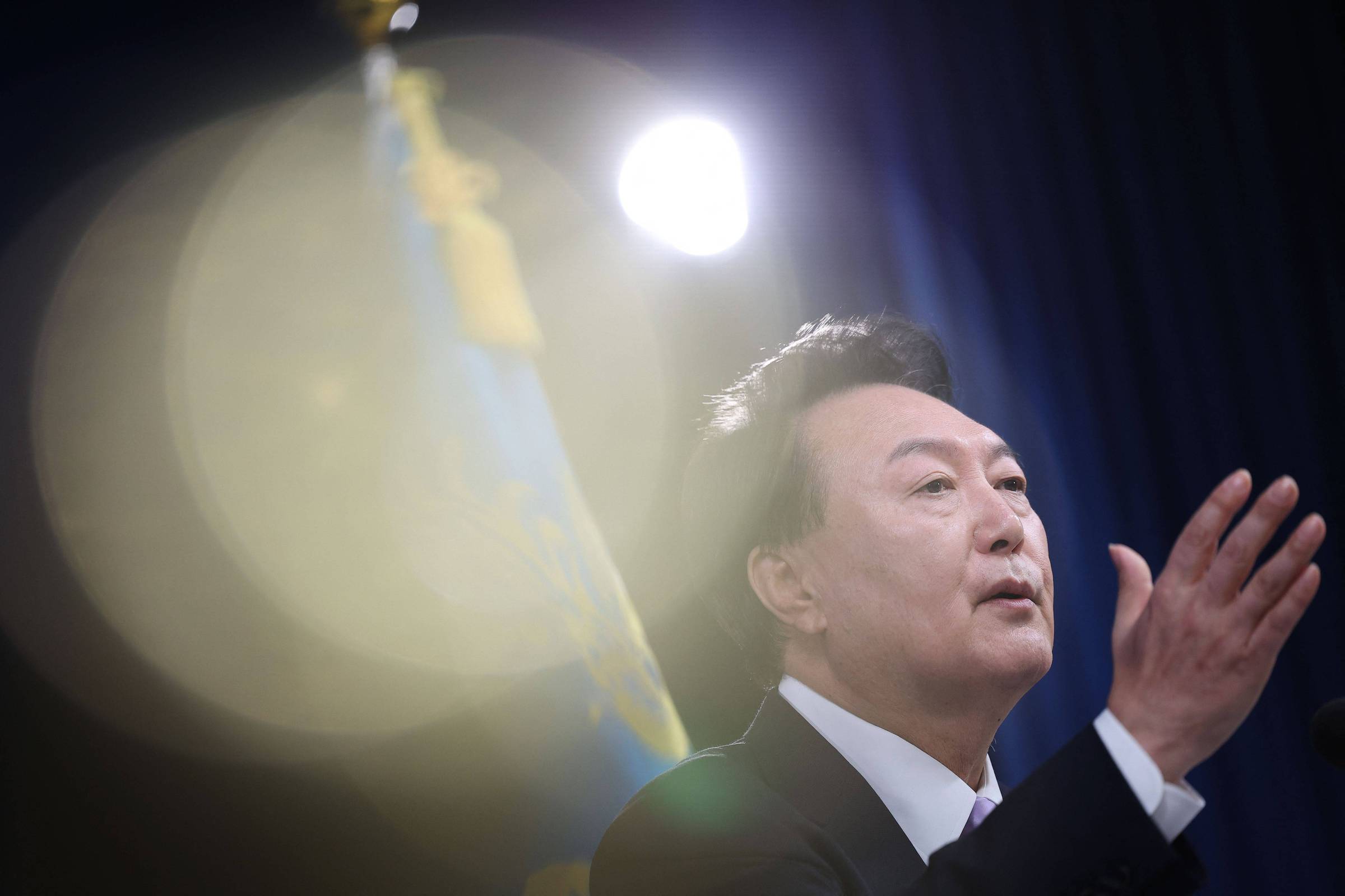 Após seis horas de impasse, polícia desiste de prender presidente da Coreia do Sul