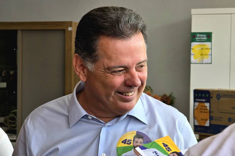 Marconi Perillo é um homem branco， cabelos castanhos， e está sorrindo