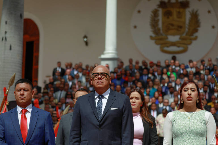 O deputado Jorge Rodriguez (centro)， reeleito como presidente da Assembleia Nacional da Venezuela