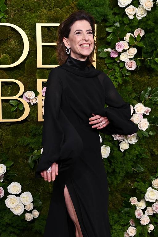 No Globo de Ouro, Torres usou um vestido todo preto assinado pelo belga Olivier Theyskens e joias do brasileiro Fernando Jorge