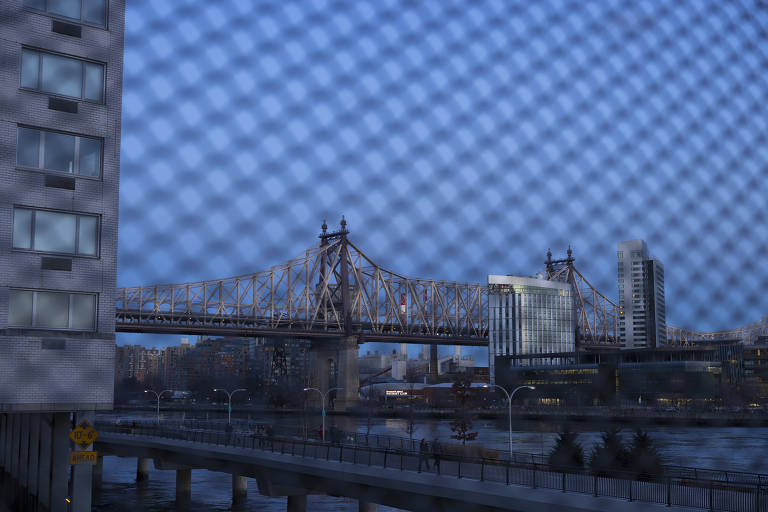 A ponte Queensboro, que liga a ilha de Manhattan ao distrito do Queens. Local é um dos pontos onde estão instalados os sistemas de monitoramento eletrônico que fazem a cobrança de pedágio urbano