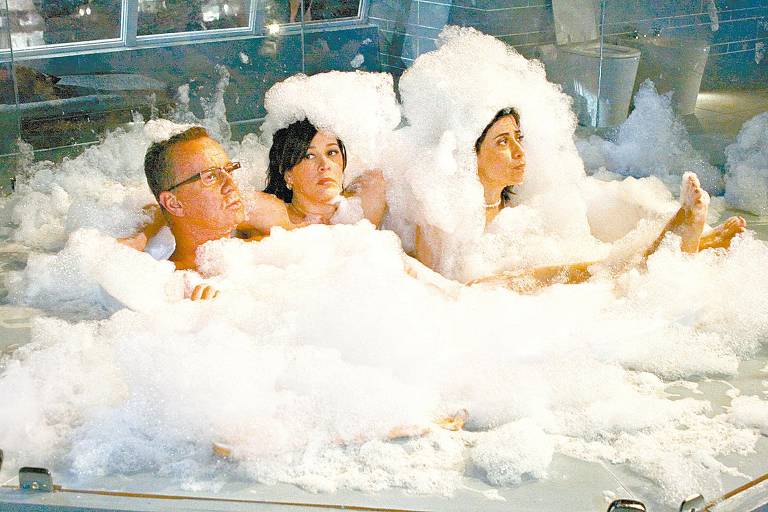 Luiz Fernando Guimarães, Claudia Raia e Fernanda Torres em cena do filme 'Os Normais 2' (2009)