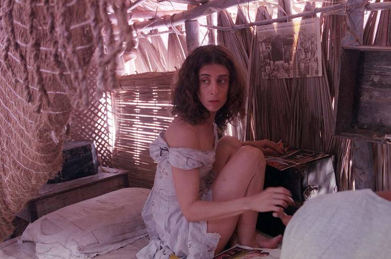 A atriz Fernanda Torres durante filmagem de 'Casa de Areia', filme de Andrucha Waddington, nos Lençóis Maranhenses