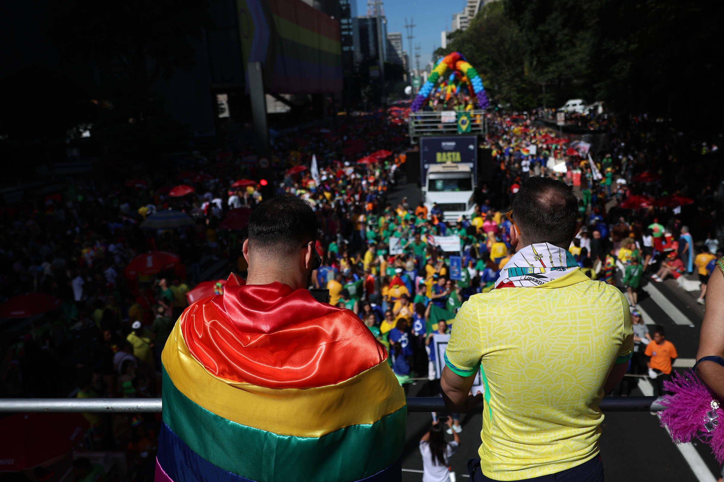 Nova regra da Meta permite ligar público LGBTQIA+ a doenças mentais