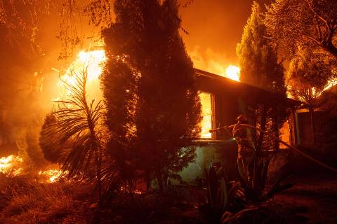 Mega incêndio atinge Los Angeles， inflama caos e deixa 30 mil fora de casa