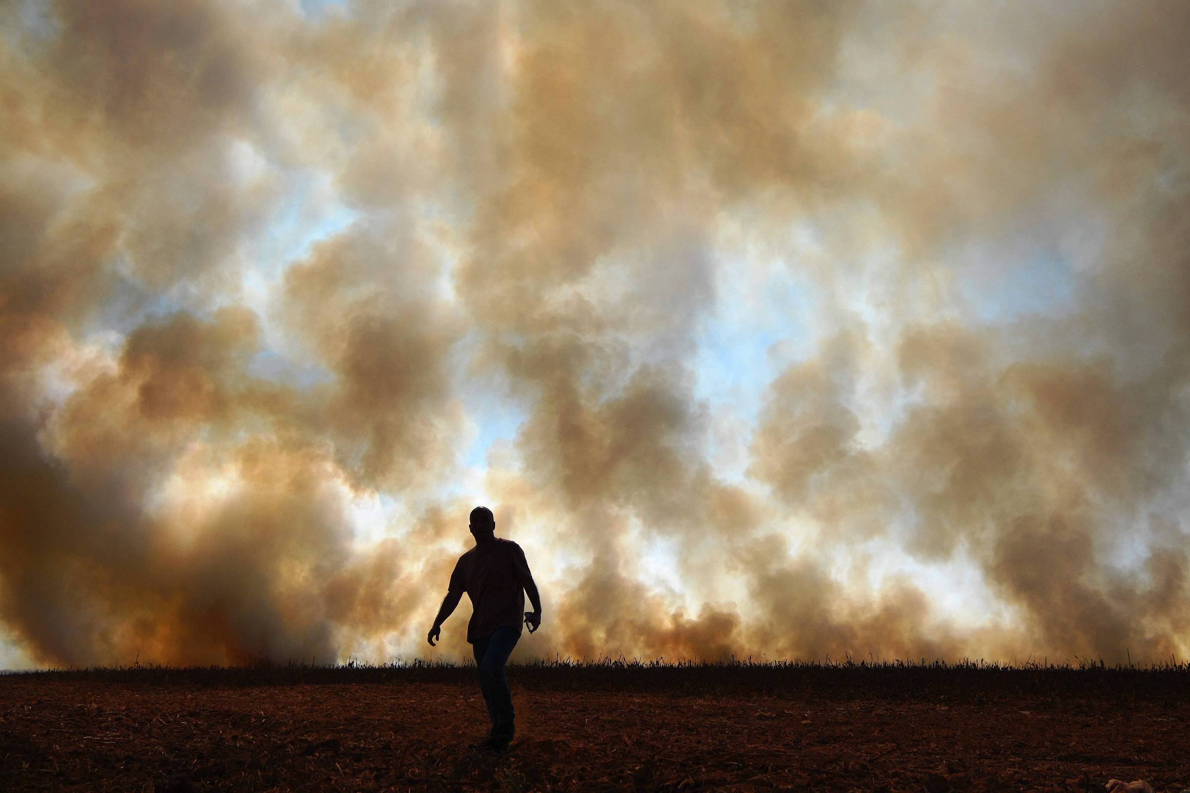 Incentivo para gerar lucros faz empresas ignorarem mudanças climáticas, diz autor