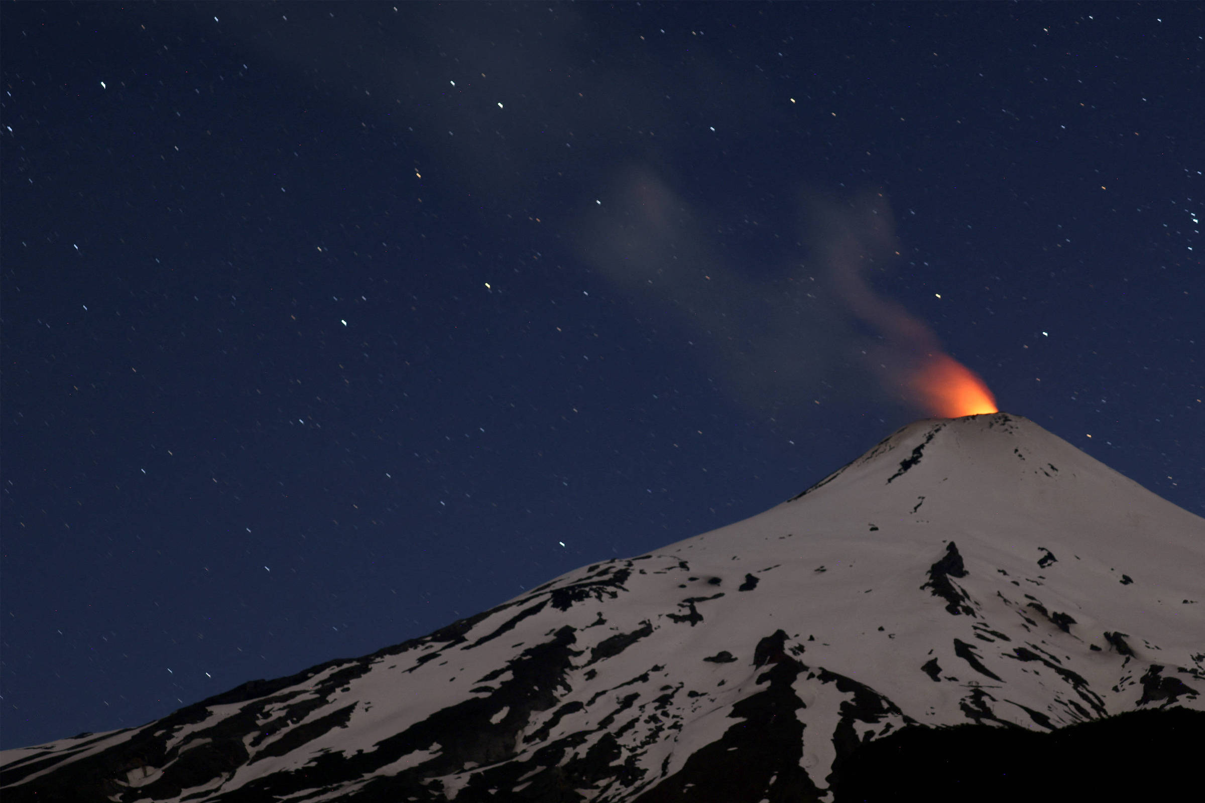 Pucón surpreende com turismo de aventura perto do vulcão mais ativo do Chile