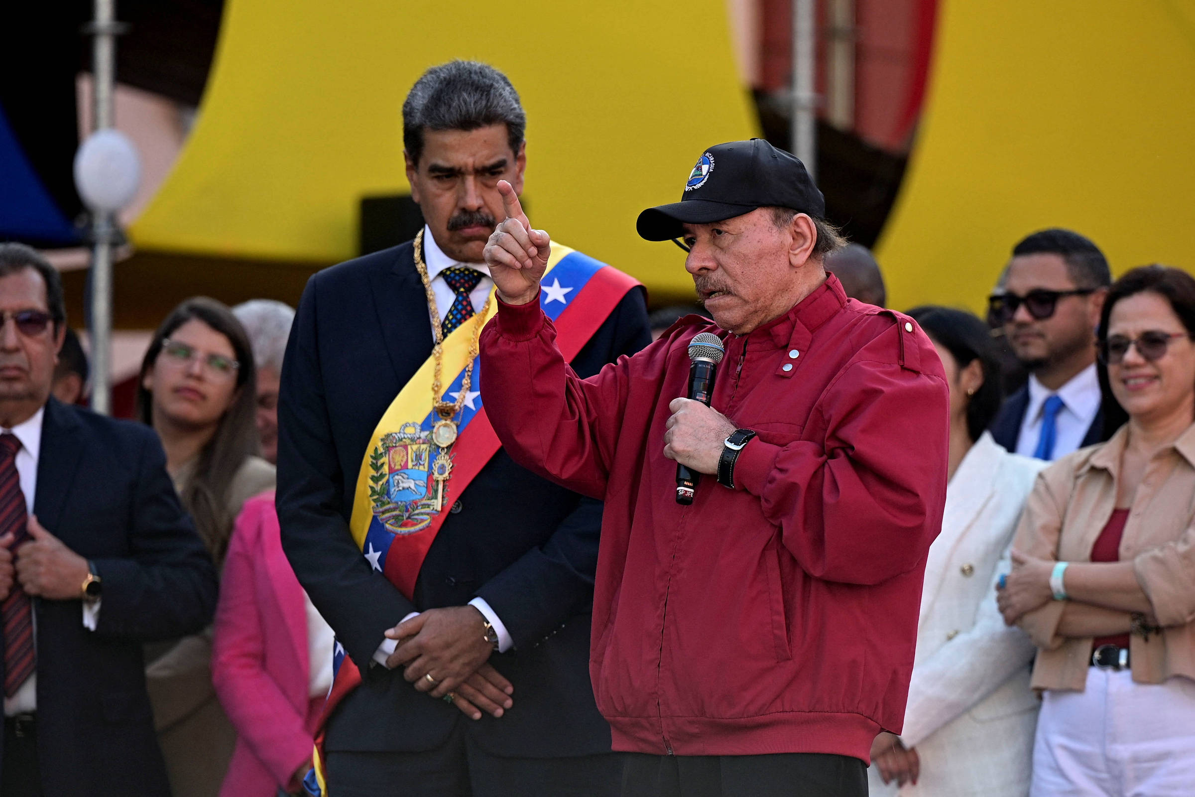 Posse de Maduro completa farsa da Venezuela