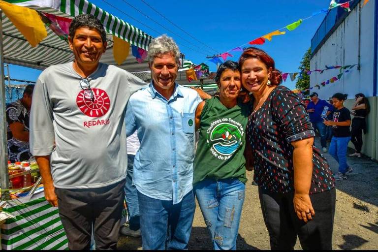 Valdir do Nascimento (esq.) ao lado do ministro Paulo Teixeira (Desenvolvimento Agrário)