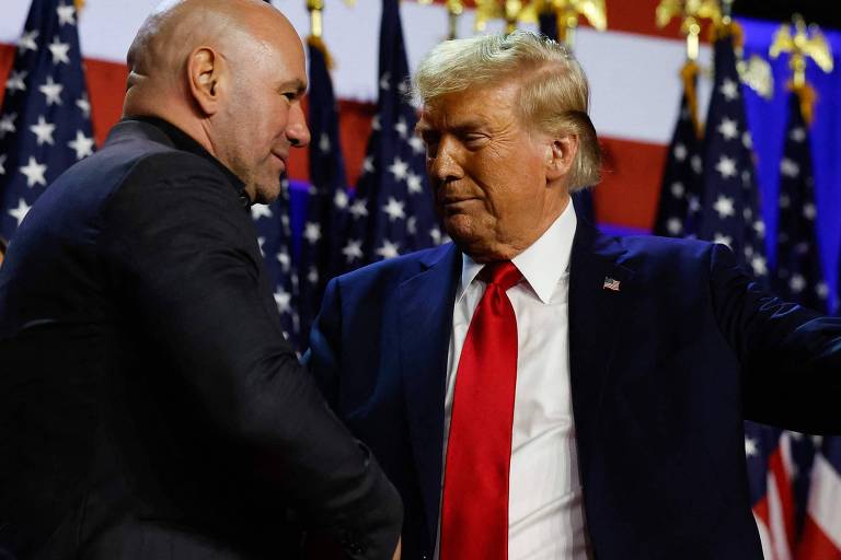 Dana White， dono do UFC， e Donald Trump conversam durante campanha eleitoral