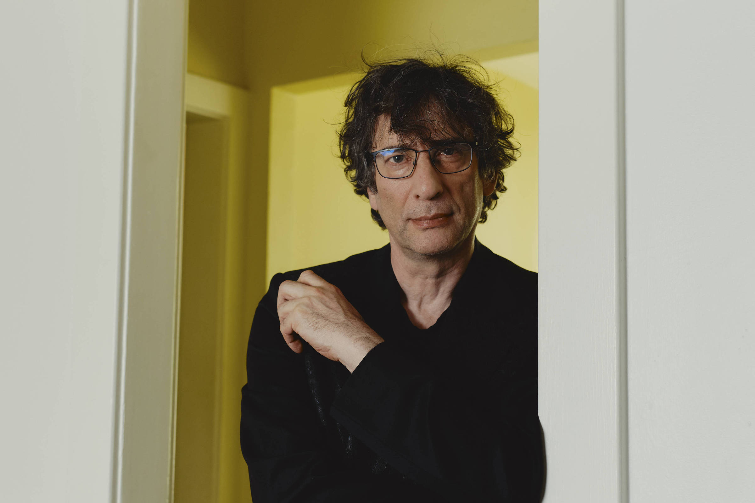 Mulheres acusam Neil Gaiman de agressão e abuso sexual, diz revista americana