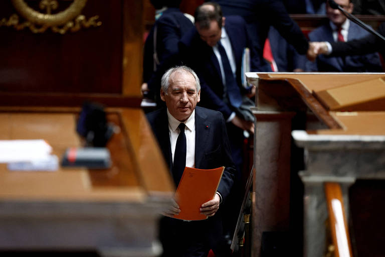 O primeiro-ministro da França， François Bayrou， antes de pronunciamento na Assembleia Nacional， em Paris