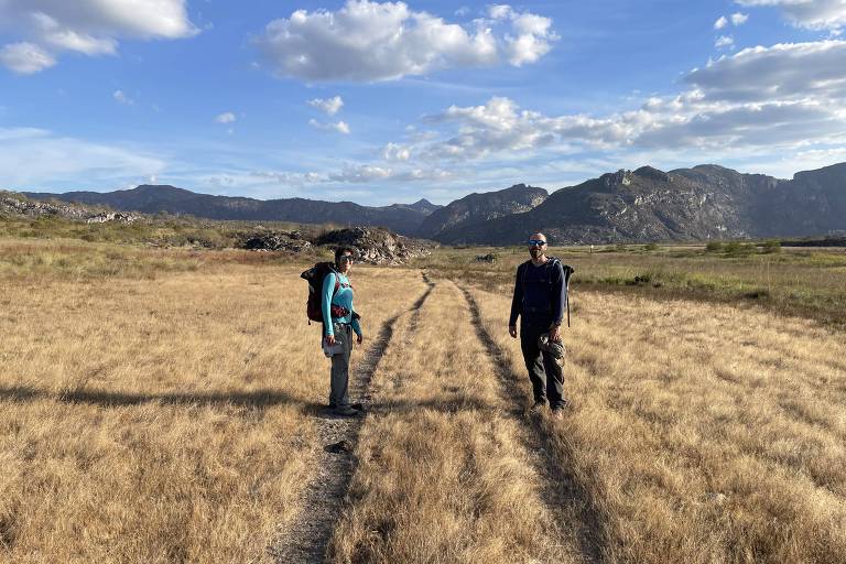 Letícia Alves e Dennis Hyde no Parque Nacional das Sempre-Vivas， em Diamantina (MG)