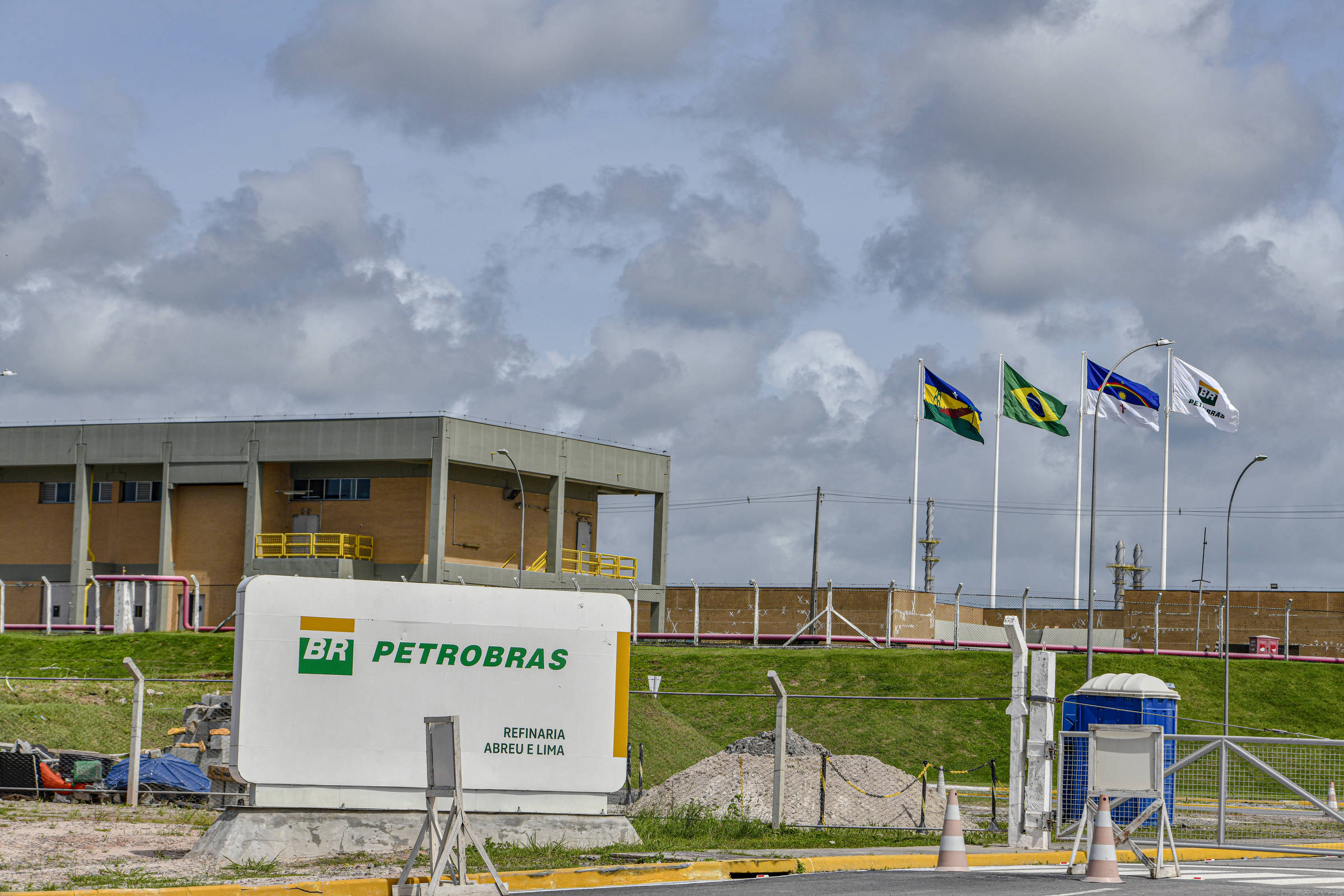 Reajuste de preço de combustíveis esquentará primeira reunião da Petrobras