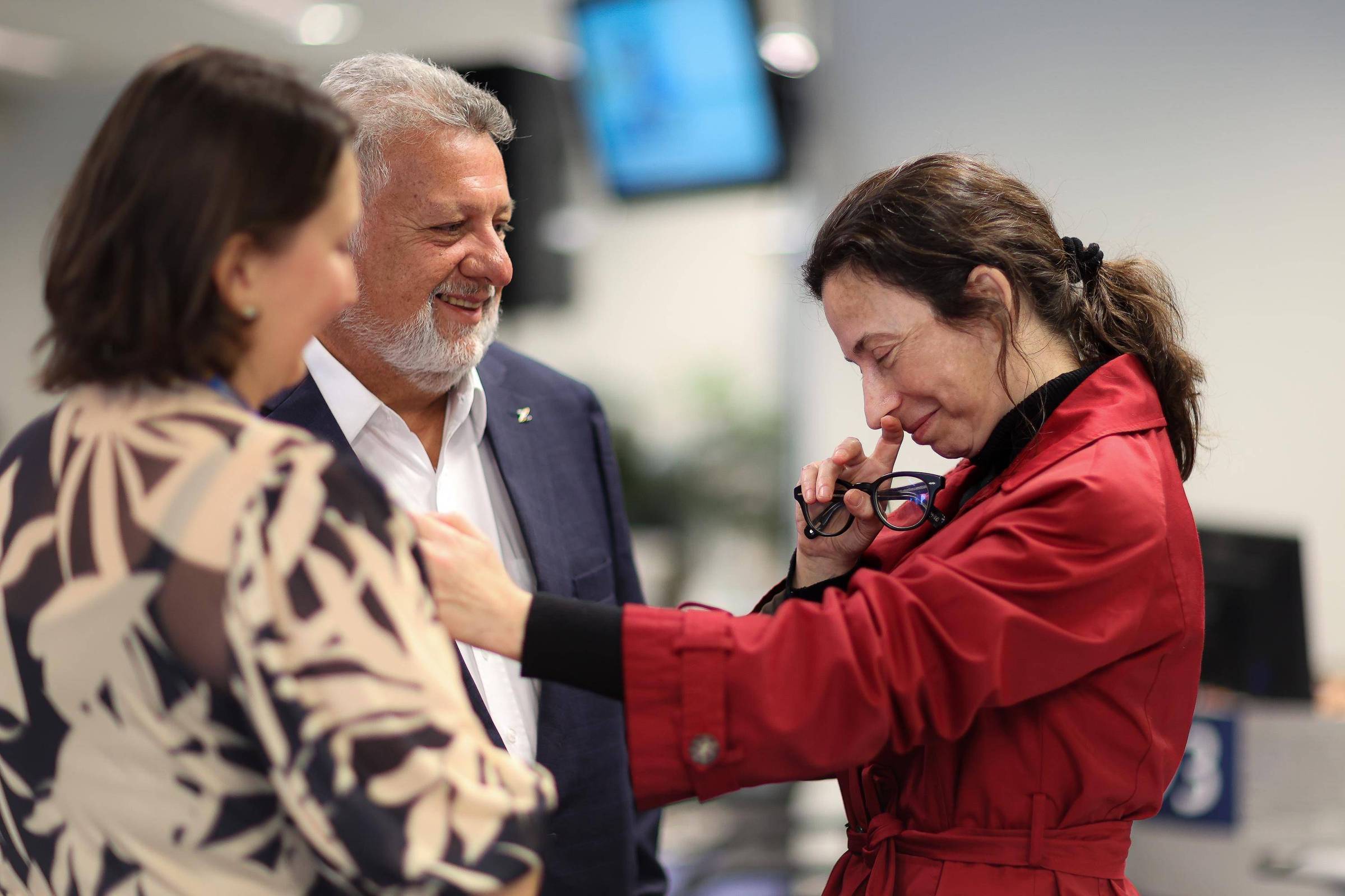 Agência da Caixa celebra mulher que fez banco abrir creches