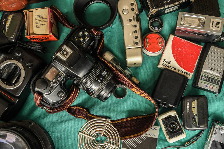 Veja os produtos vintage vendidos na feira da praça Benedito Calixto, em Pinheiros