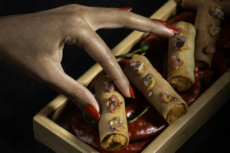 Taboca de vatapá, recheado com camarão e vinagrete do Genaro por Vini Figueira