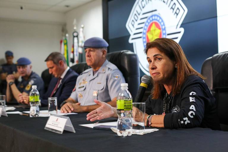 Ivalda Aleixo， diretora do DHPP， durante entrevista coletiva nesta quinta (16)
