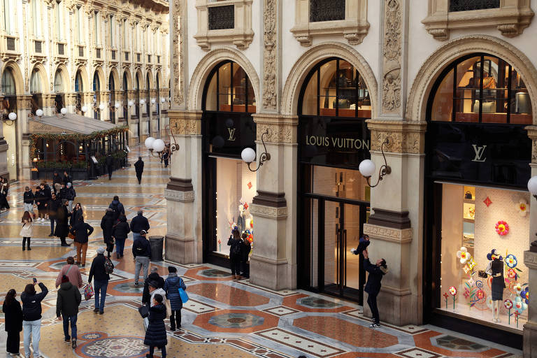 Loja da Louis Vuitton na galeria Vittorio Emanuele, em Milão 