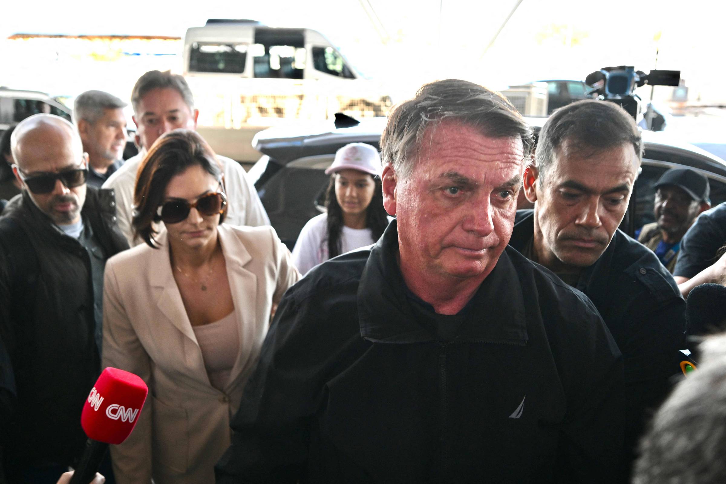 Bolsonaro trabalha como nunca na vida para evitar prisão