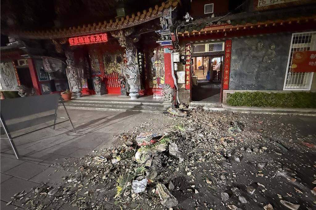 Terremoto de magnitude 6 atinge Taiwan, fere 27 e arranca telhados de casas