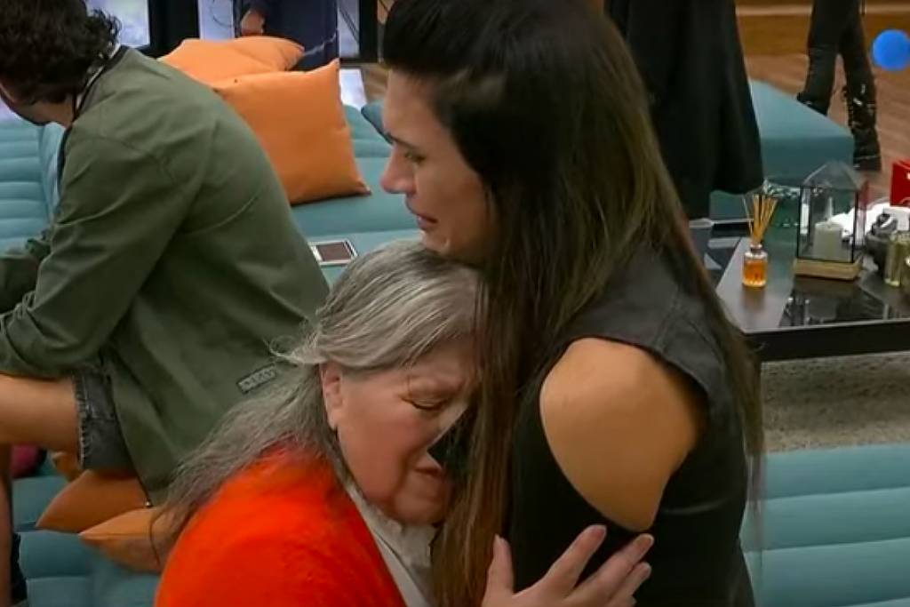 Participante do Gran Hermano encontra mãe ao vivo pela primeira vez após se assumir trans