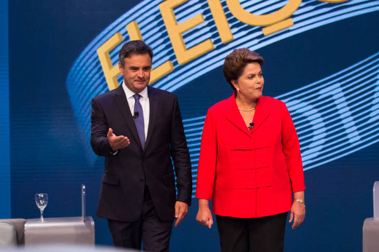 Em 2014, o PSDB tenta novamente voltar ao Palácio do Planalto com Aécio Neves, lançado candidato ainda em 2012; ele concorreu com Dilma, que tentava a reeleição, pressionada pela desaceleração da economia e pela inflação; ela foi reeleita com a menor margem de votos até então; na foto, ambos em debate eleitoral na Rede Globo