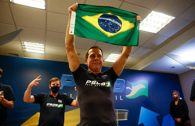 Em 2022, diante do caos no governo Jair Bolsonaro, o PSDB realizou prévias para uma candidatura à Presidência, e João Doria saiu vencedor apesar da série de rusgas internas na legenda; a candidatura não foi para a frente, com a avaliação de que o nome do governador de São Paulo não havia decolado; na imagem, Doria comemora a vitória nas prévias