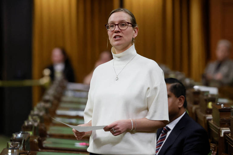 Líder do governo na Câmara do Canadá， Karina Gould， durante discurso no Parlamento， em dezembro