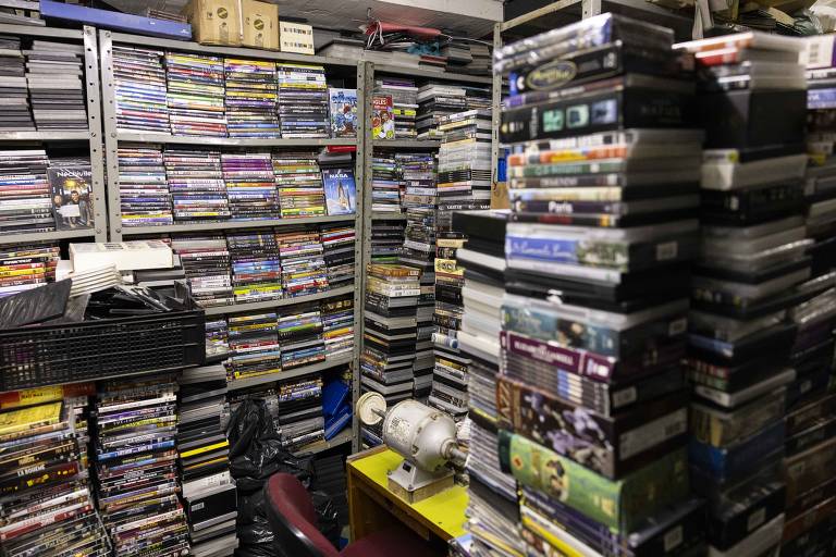 O estabelecimento também compra e vende DVD's